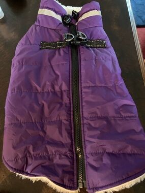 Mklhgty medium dog coat w built in harness
Never used
Brand new